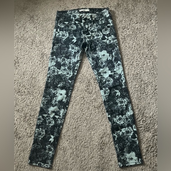 Bullhead Black Floral Jeans - Picture 2 of 5